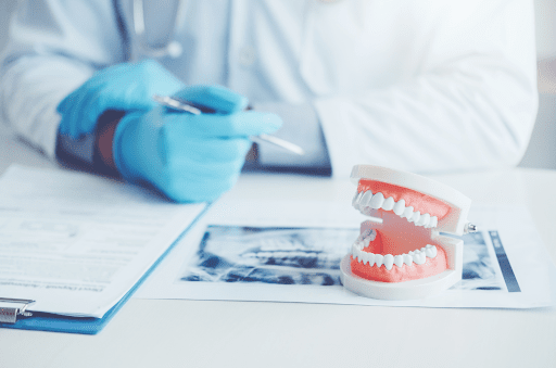 Braces vs. Invisalign Clear Aligners – The Pros & Cons